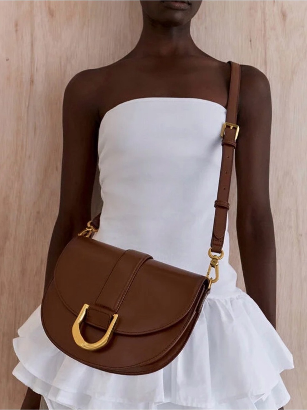 Wanted: Charles and Keith Gabine bag in dark brown. Size M.
